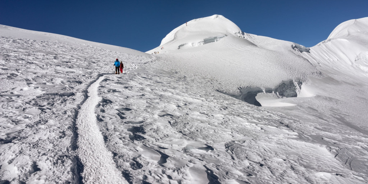 Mera Peak vs Island Peak Comparison: Difficulty, Cost & Experience Explained